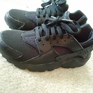 black boys Huarache sneakers